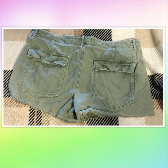 American Eagle size 8 Green High Waisted Frayed Khaki Shorts - Picture 2 of 6